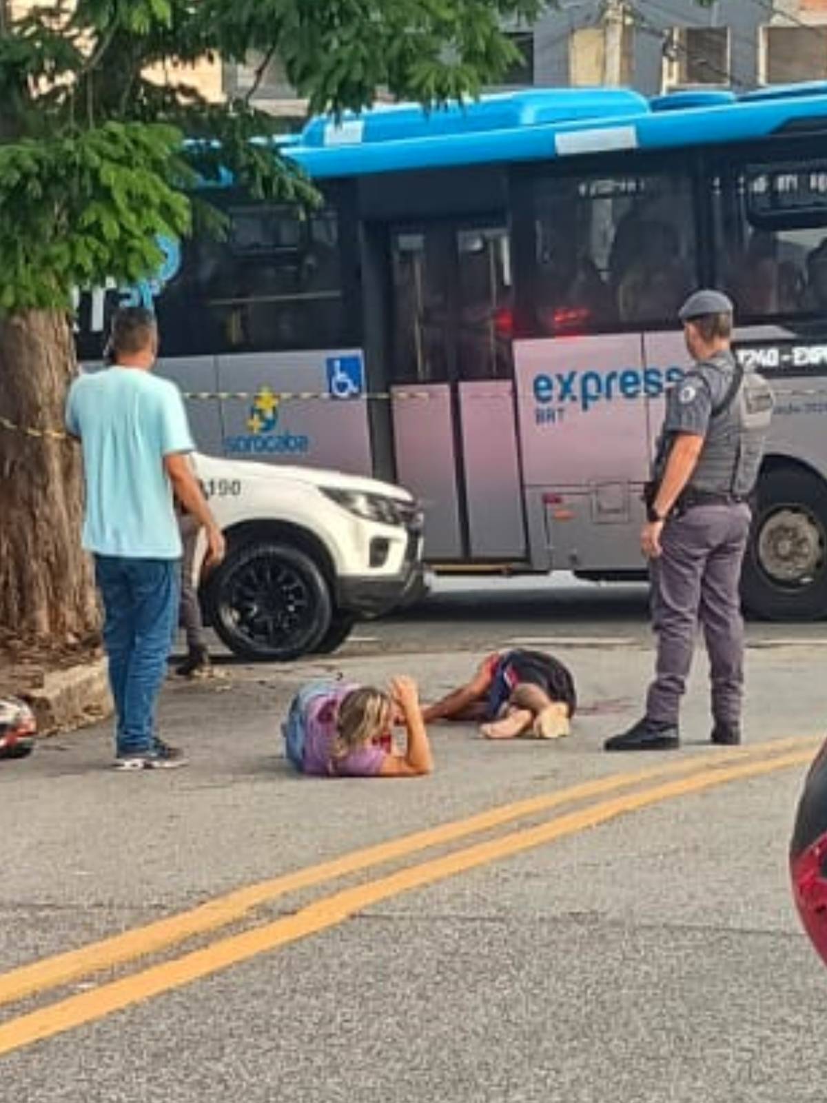 Homicídio na zona oeste: Dois corpos estirados no chão