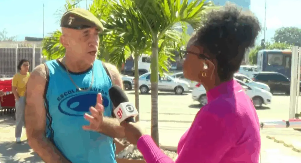 HOMEM SURPREENDE REPÓRTER E XINGA A GLOBO EM ENTREVISTA AO VIVO