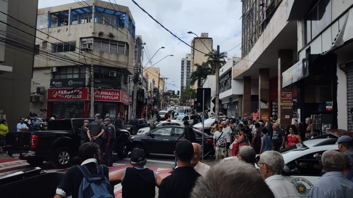 Furto de caminhonete termina em perseguição policial e acidente no Centro de Sorocaba