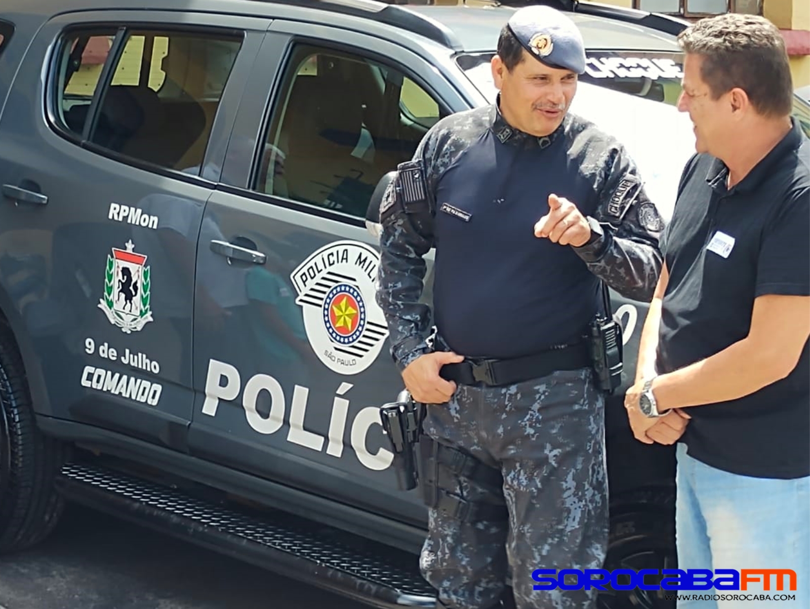 JORNALISTA ROBERTO NEANDER DA RÁDIO SOROCABA VISITA BATALHÃO DA CAVALARIA EM SÃO PAULO